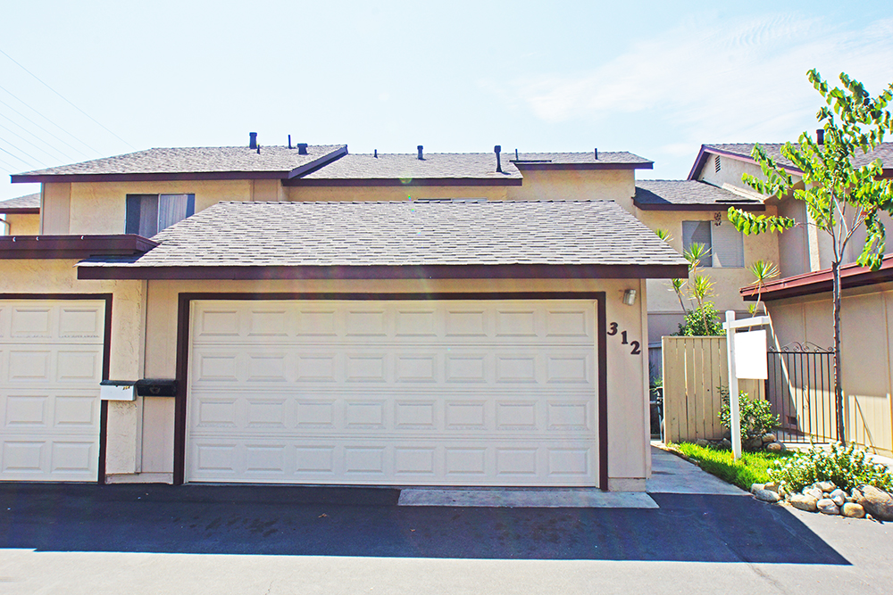 Azusa Townhome for SaleCarefree 1 Ramiro & Erica Rivas