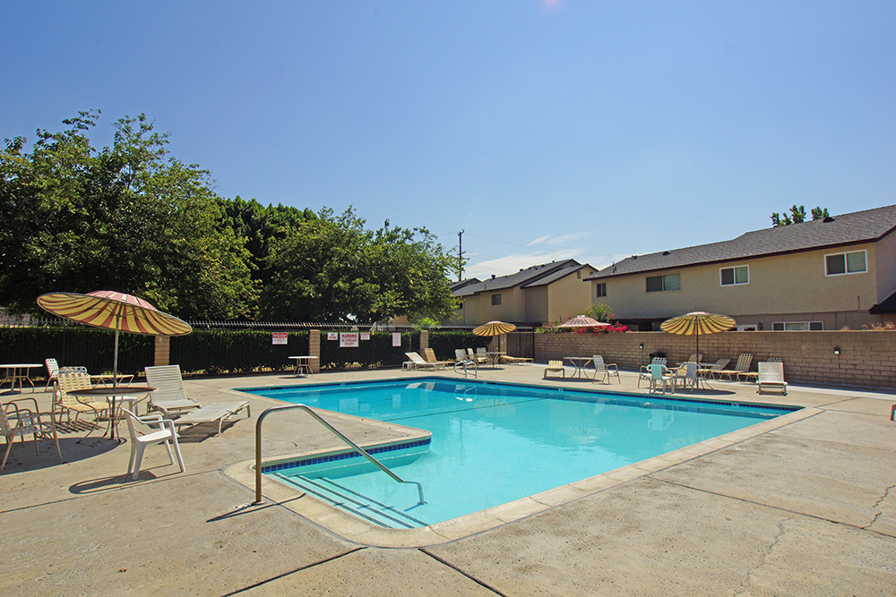 Azusa Townhome for SaleCarefree 18 Ramiro & Erica Rivas