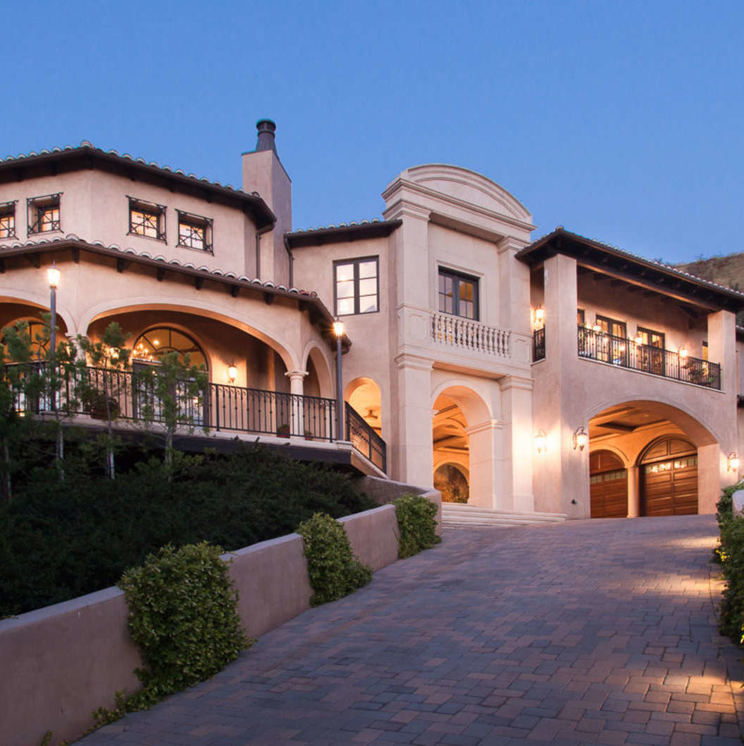 croppedluxuryrealestateglendale.jpg Ramiro & Erica Rivas