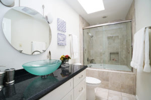 Pasadena Homes for Sale-Hallway Bath