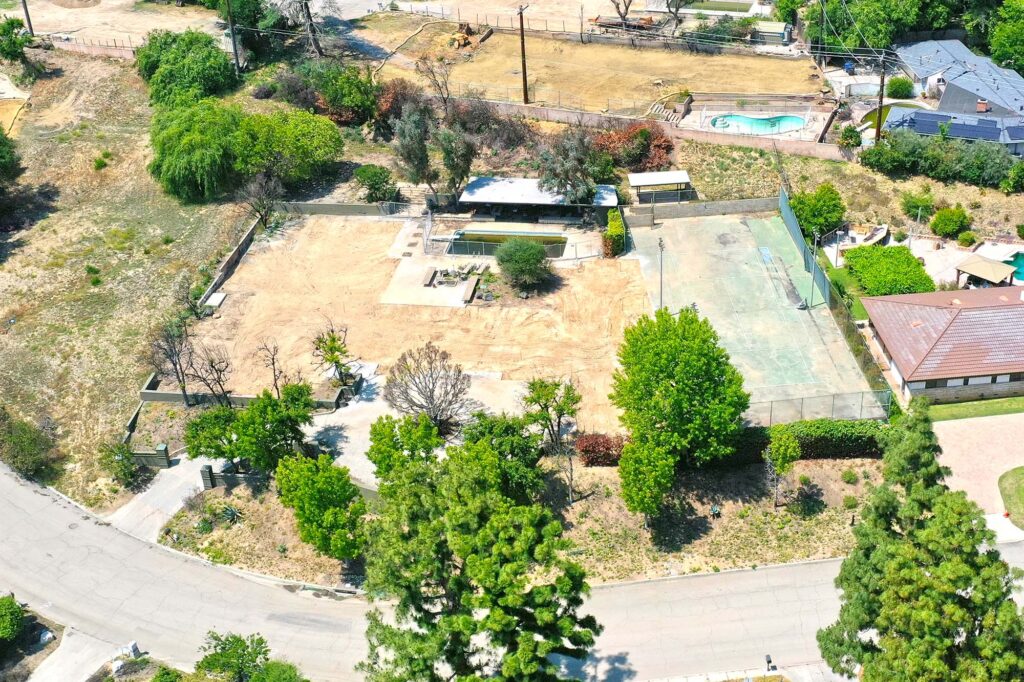 1561 Gaywood Drive, Altadena